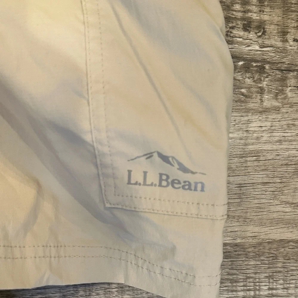 L.L. Bean Men's 2XL Beige Cargo Shorts with Belt‎